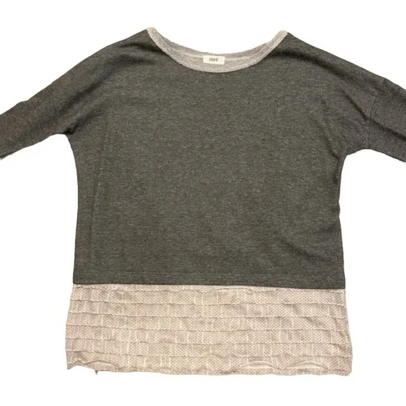 Boutique Lightweight Grey Sweatshirt with Ruffle Tiered Polka Dot Hem Medium - Picture 1 of 3